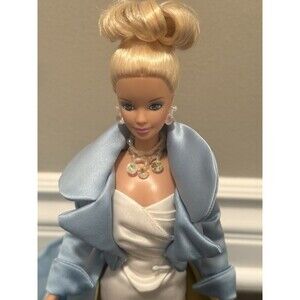❌1996 Couture Collection Serenade in Satin Barbie doll❌ With Barbie Stand❌